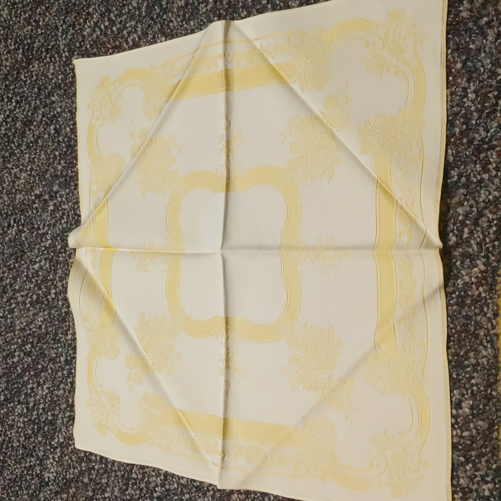Tablecloth, 6 napkins